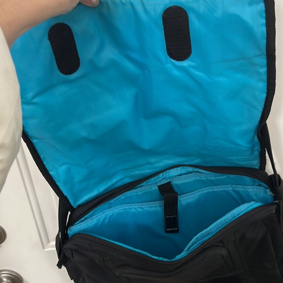 Quiksilver brand black messenger bag big size - Picture 5 of 6